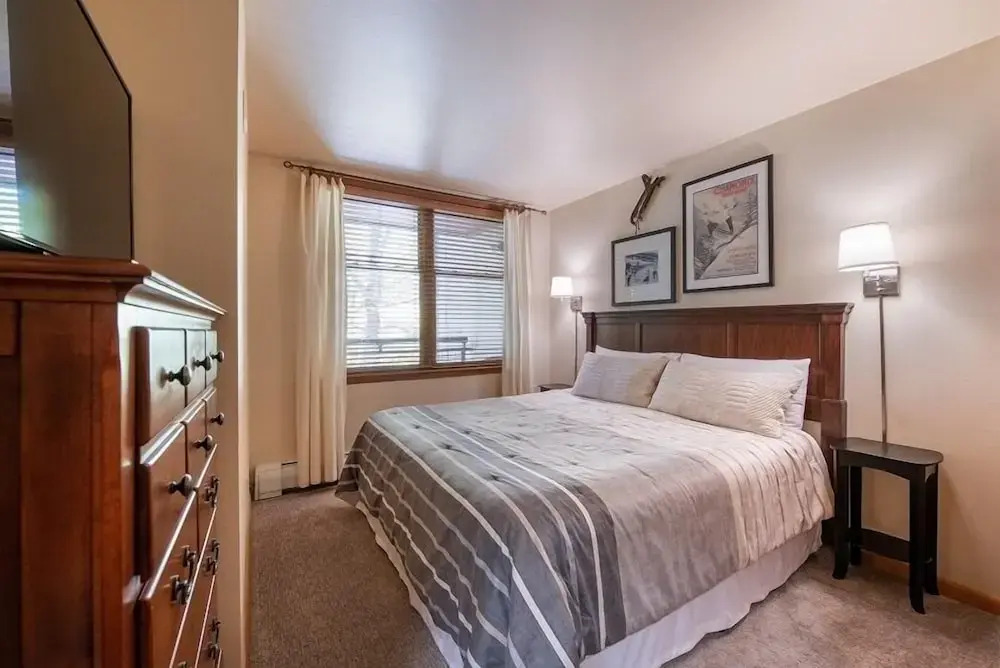 First Floor Riverside Condo Close to Slopes - Zephyr Mountain Lodge Premium-Rated 2108