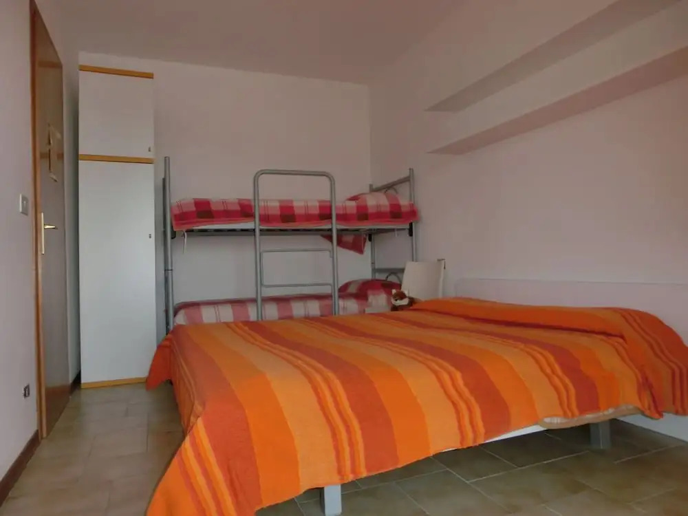 Welcoming Seaside Flat Ideal for 5 Guests