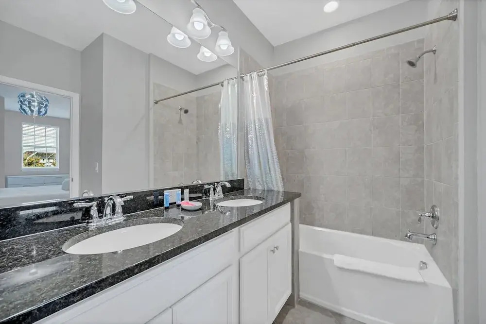 Vibrant Townhome w Private Pool, near Disney