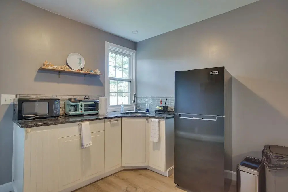 1 Mi to Beach: Convenient Cape Cod Getaway