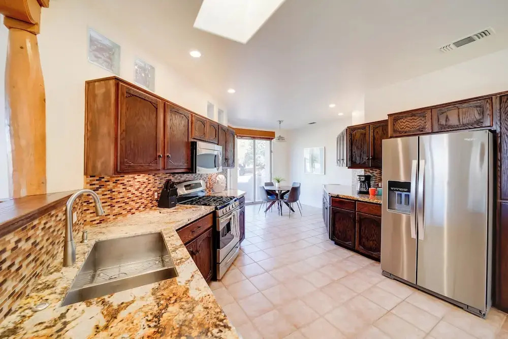 Red Rock Mtn View & Fire Pit: Central Sedona Home