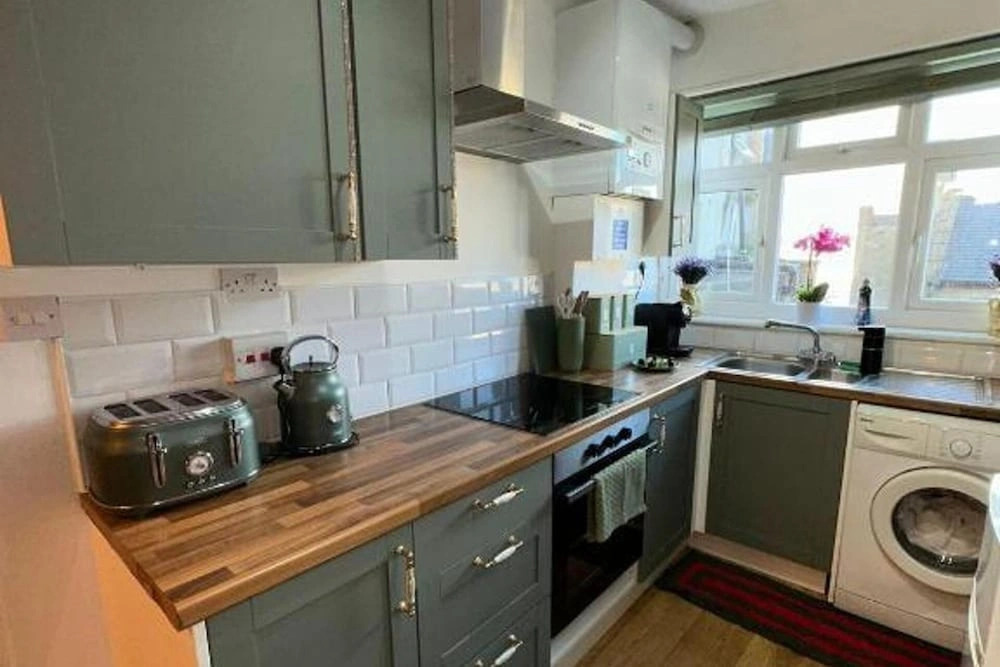 London-2br-sleeps6-skysports-netflix-disneyplus