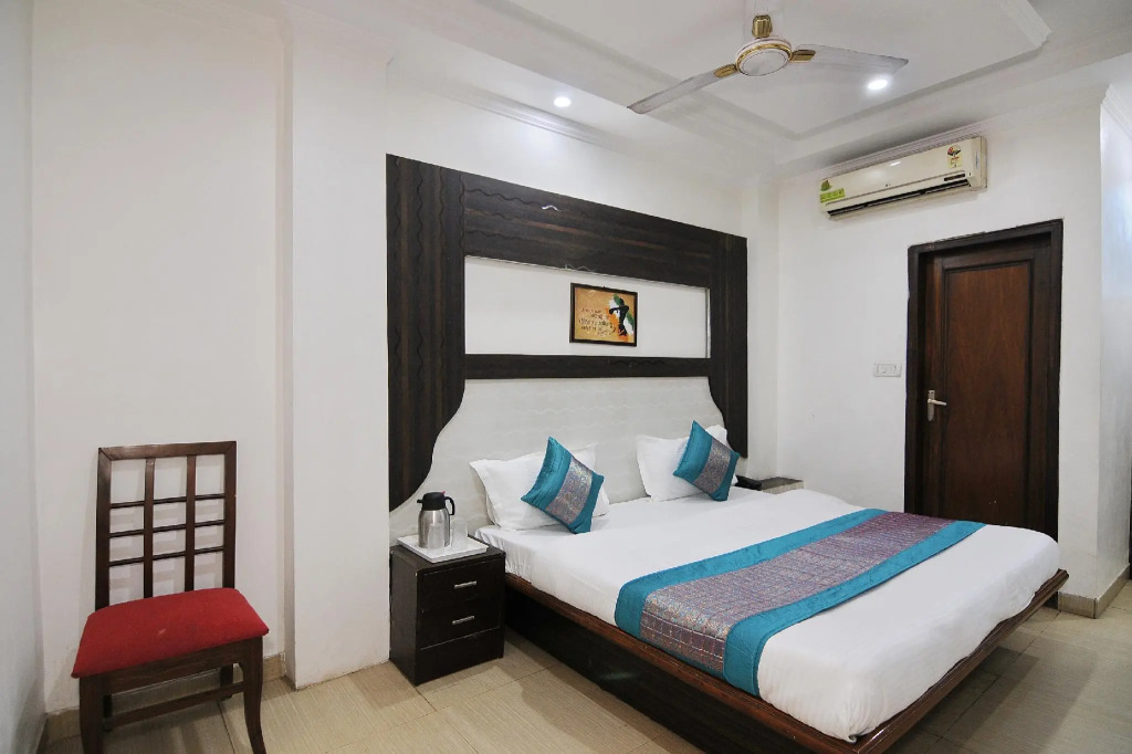 OYO 9042 Hotel BalaG