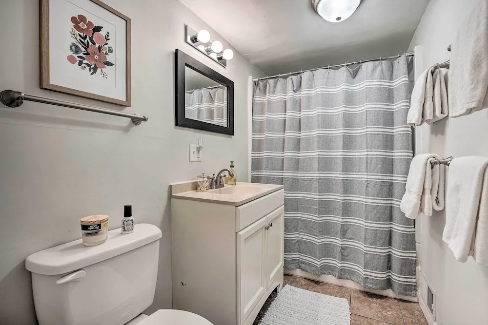 Cozy South Bend Retreat < 2 Mi to Notre Dame!