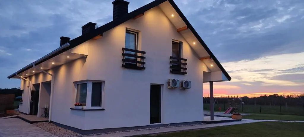 Apartamenty Wilga - spokojne miejsce z całorocznym zewnętrznym wspólnym jacuzzi, sauną i letnim basenem