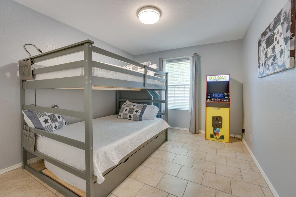 Sunny Universal City Home ~ 18 Mi to San Antonio!