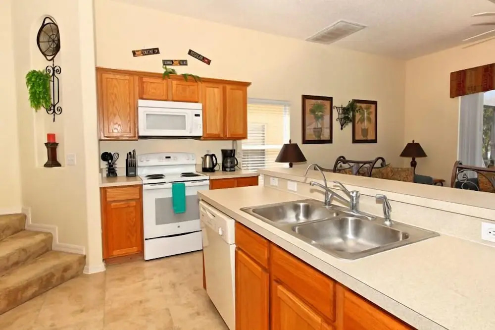 Luxury 5 Bedroom Villa with Secluded Pool/Spa in Glenbrook community near Orlando