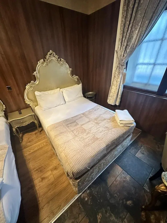 White Star Line Hotel