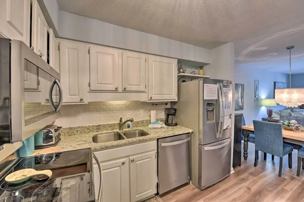 Walk to Beach: Hilton Head Condo w/ Pool Access