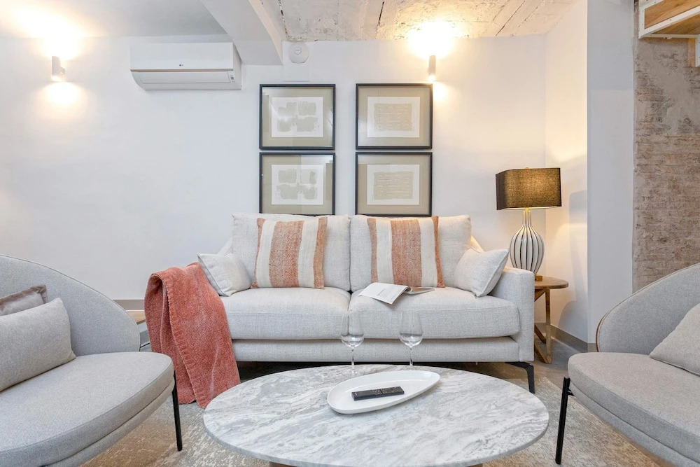 Cozy 2BD Duplex in Seville Center Gran Poder