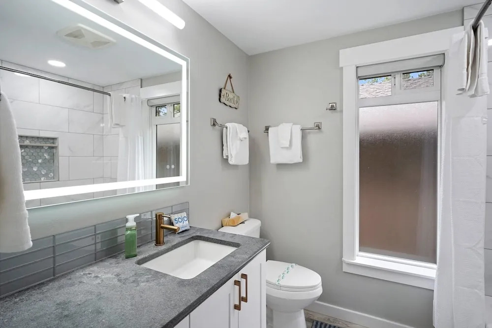 2 Killdeer Home features Private Hot Tub and Bikes to Explore Sunriver by RedAwning