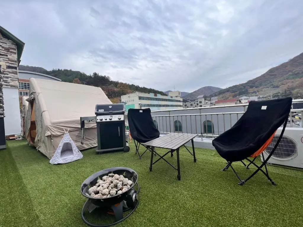 The place with a rest, Minimal Camping & BBQ, So Hotel 301