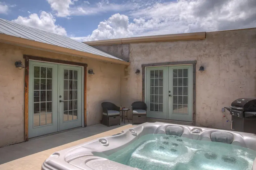 New! Luxury Casita W/hot-tub&firepit&countryviews