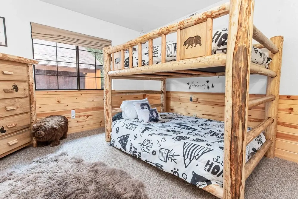 Bullwinkle And Friends Log Cabin - Beautiful Log Home With Hot Tub & Game Room! 3 Bedroom Cabin