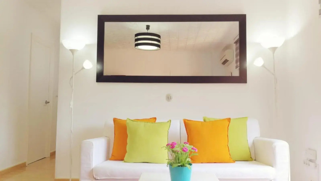 Central Apartment in Valencia with WIFI + Parking.