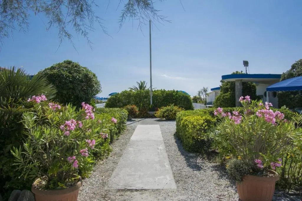ALTIDO Charming House for 5 with Private Parking and Shared Pool