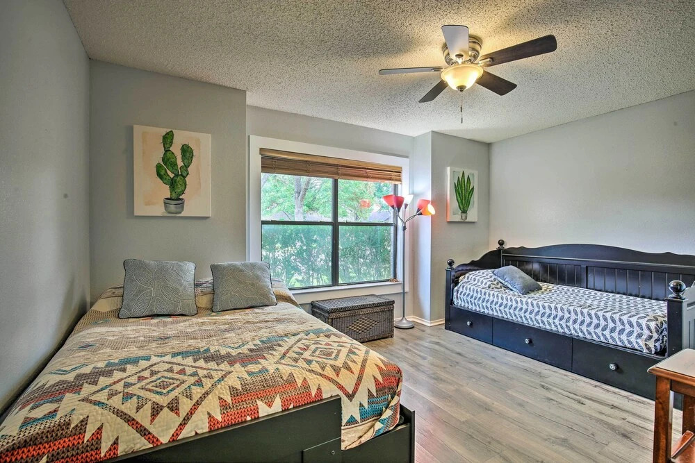 San Antonio Getaway ~ 18 Mi to Dtwn + Pool!