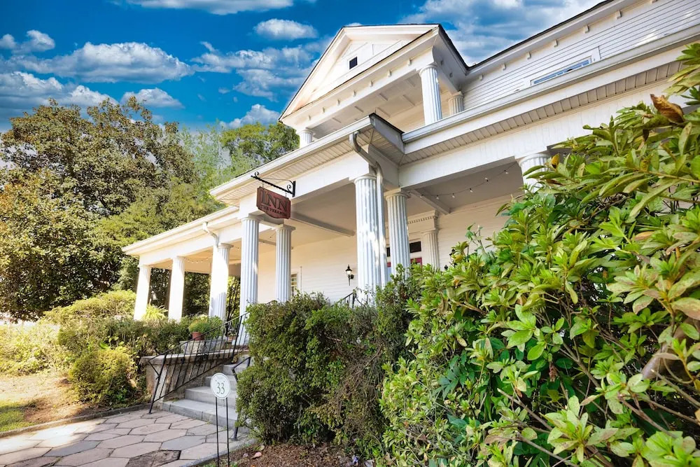 Veranda Historic Inn