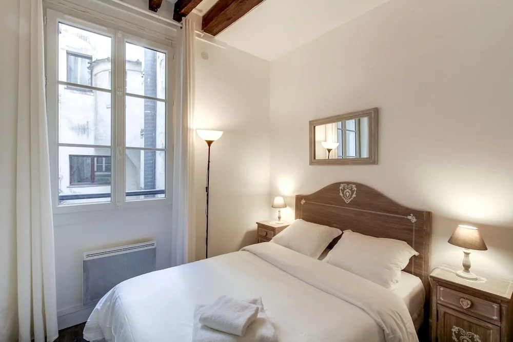 Louvre - Saint Honore Area Apartment