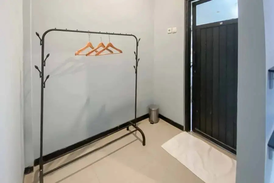 RedDoorz Syariah near T2 Juanda Airport 2