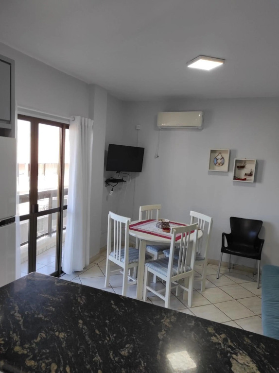 APTO 50M PRAIA- 4 PESSOAS, WIFI, SACADA, CHURRASQUEIRA, GARAGEM PARA VEICULOS PEQUENOS - Residencial Roveda