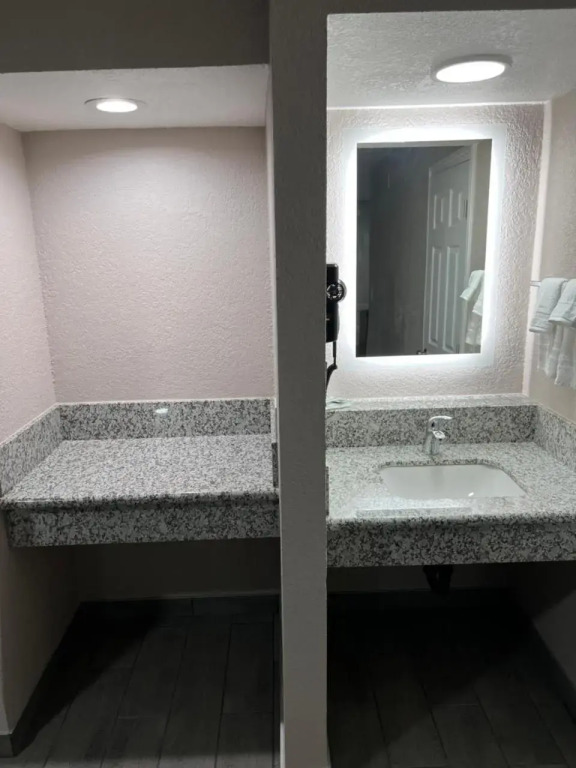 Executive Inn & Suites