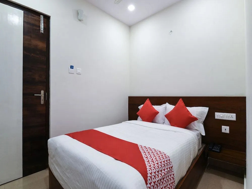 Oyo 12681 Blue Moon Inn