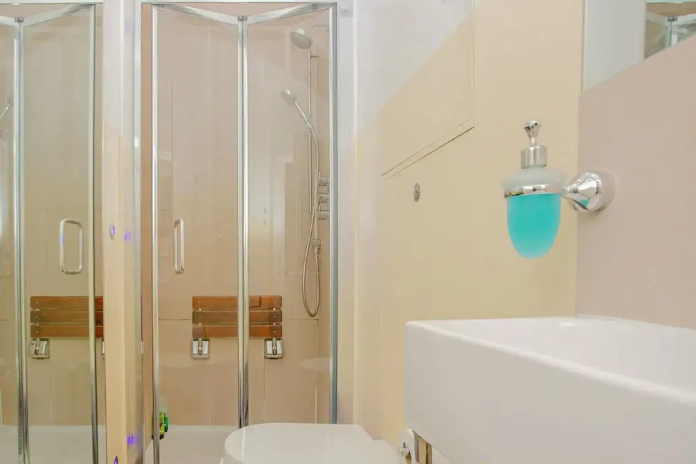 1 Bedroom Apartment in Heart of Shepherd's Bush Accommodates 4