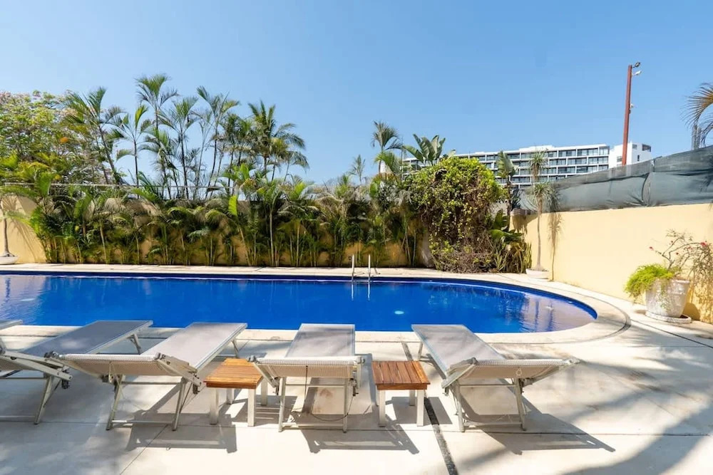 Sleeps 6 Views Beach 1 Block Gated