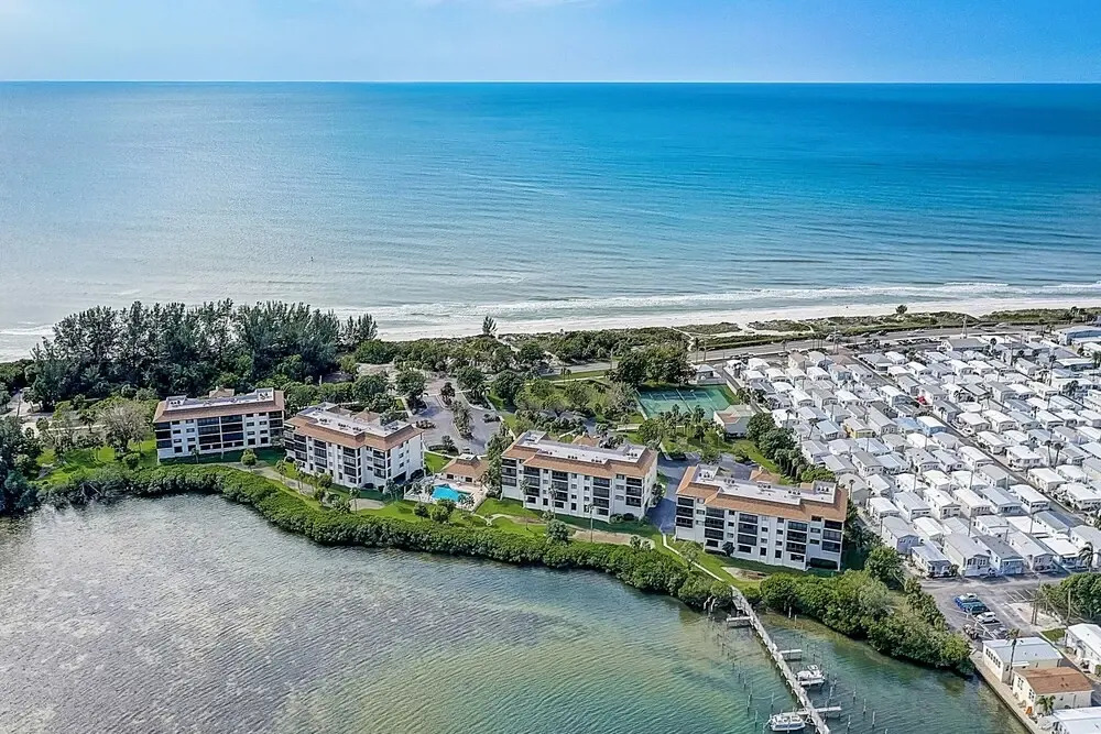 Buttonwood Bliss 2 Bedroom Condo by RedAwning
