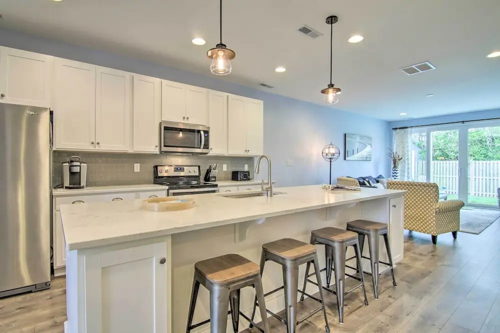 2 Mi to Bethany Beach: Modern Townhome w/ Patio