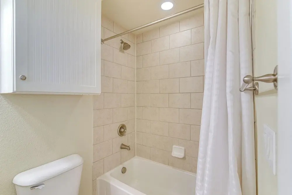 Walk to Beach: Condo w/ Bay View in Galveston