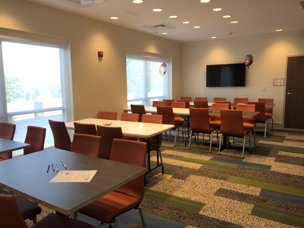 Holiday Inn Express & Suites - Elizabethtown North by IHG
