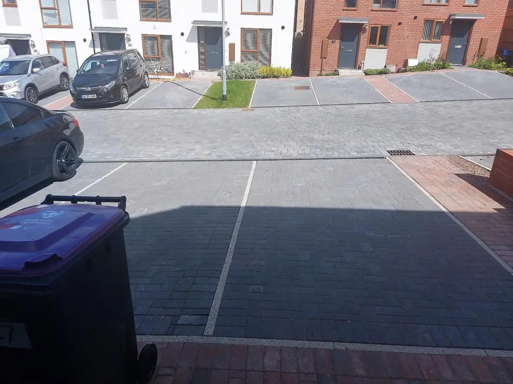 DOUBLE ROOM, FULL KITCHEN, OWN BATHROOM, SMART TV in TELFORD OAKENGATES KETLEY