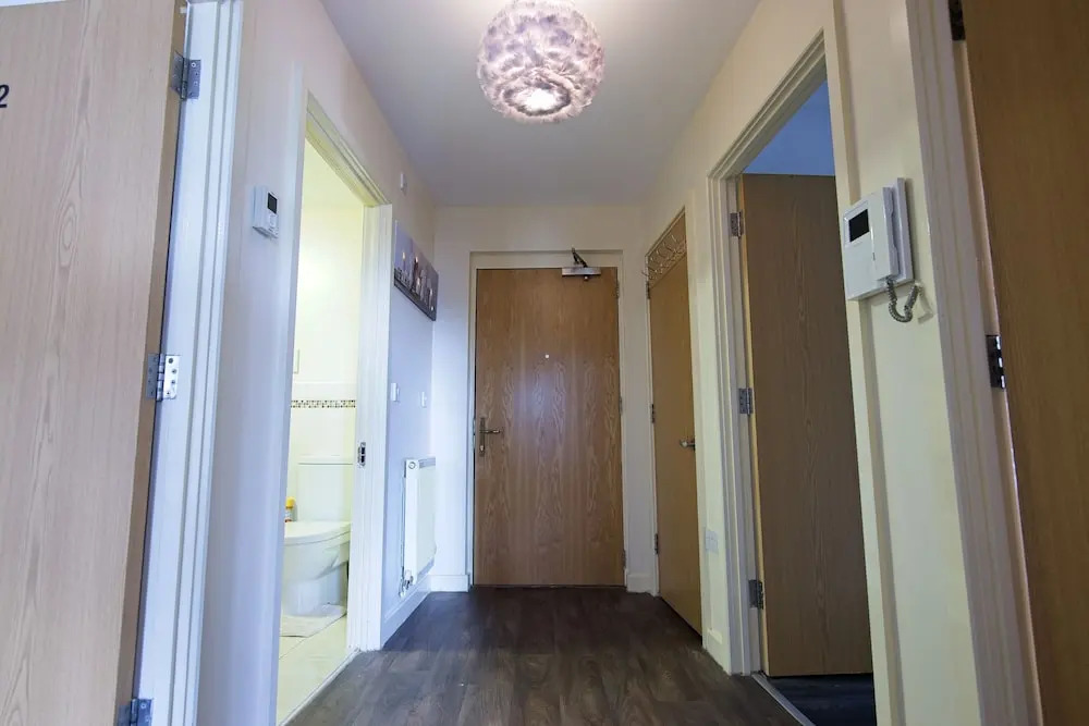 Manchester Retreat - Modern 2BR Apartment