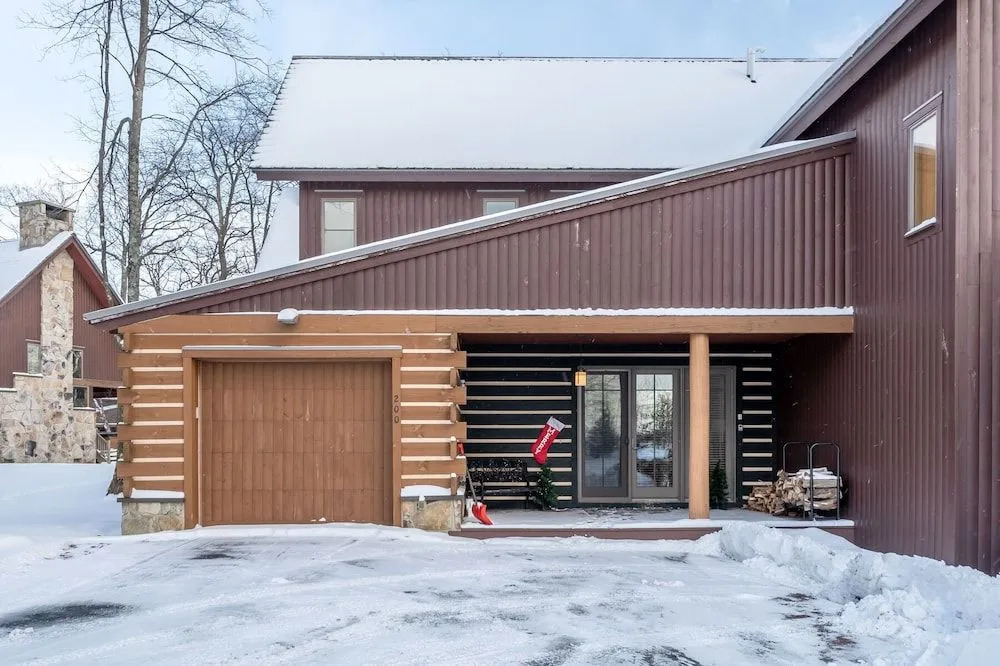 Summit Lodge