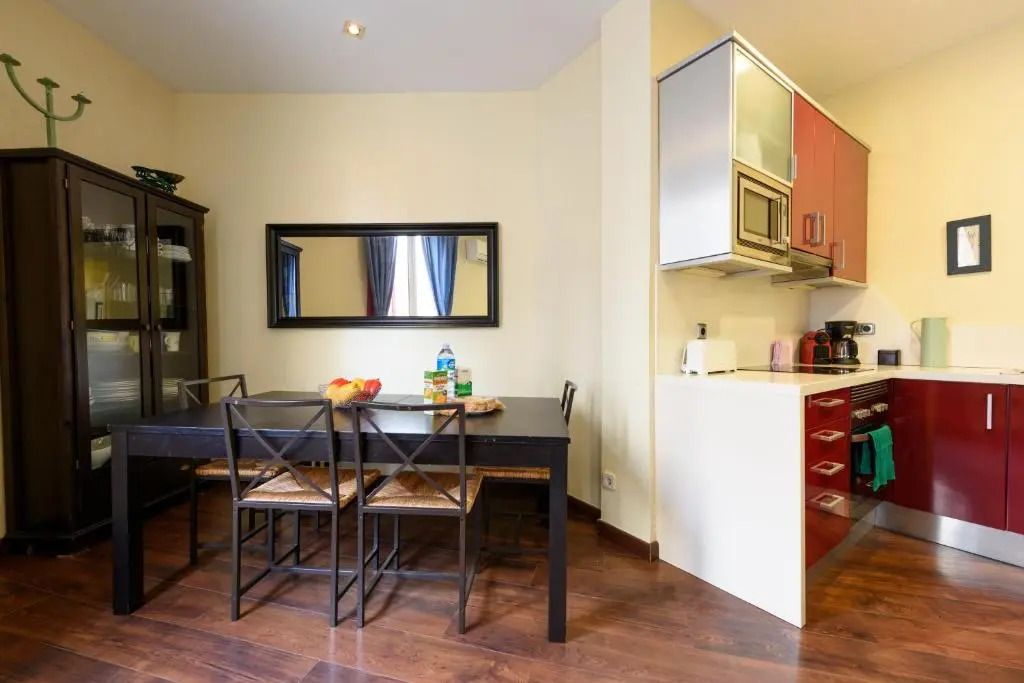 RamblasRentals Design Renovated Apartment AC Balcony10m Ramblas - Parking - Wifi
