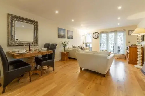 1 Sandy Lane