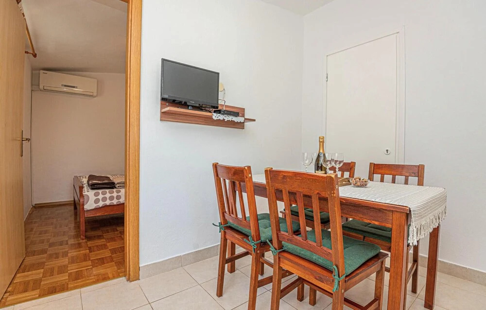 Amazing Apartment in Brodarica With Wifi and 1 Bedrooms