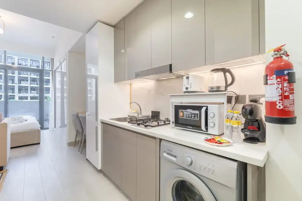 Stylish Studio Retreat in Riviera 33 Near Downtown
