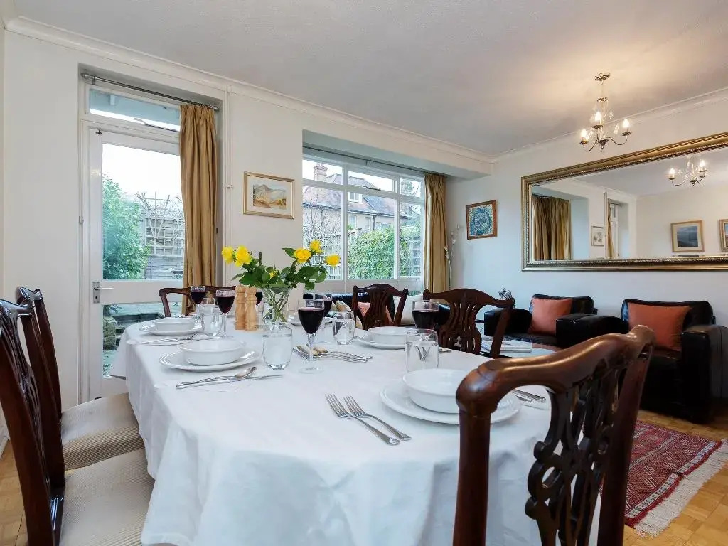 Veeve  Charming 3 Bedroom House Solna Avenue Putney