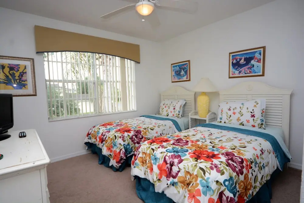 4648 5- Bdrm'Slake Views Facing Poolwater View