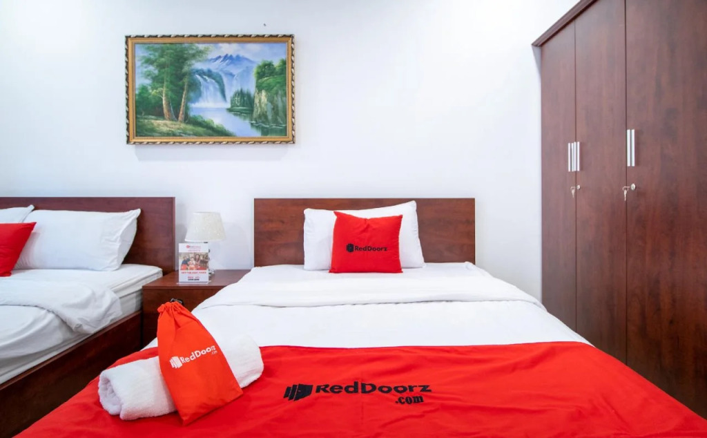 Reddoorz @ Le Van Sy Street