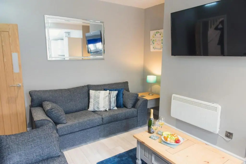 Charming 6 Bedroom House ALL with en-suite - Large Garden
