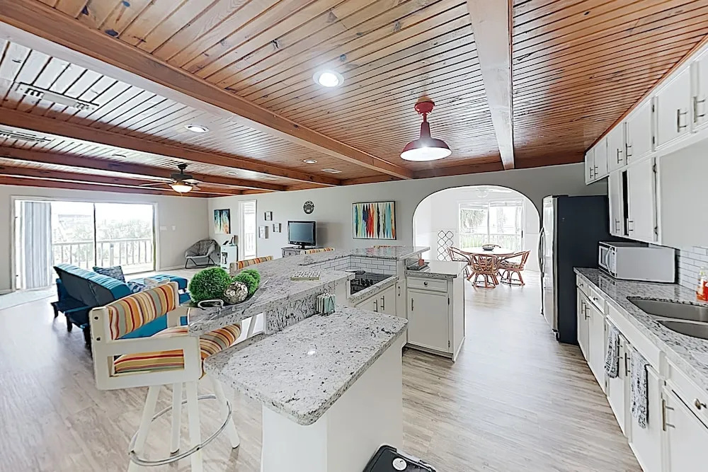 Pristine Jamaica Beach Getaway W/ Walkable Locale 3 Bedroom Home