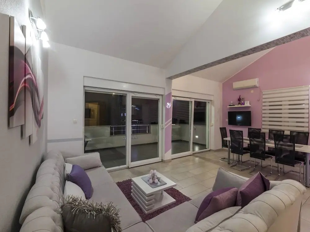 Restful Villa in Brodarica With Sauna