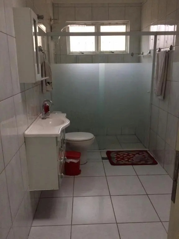 Casa Familiar em Campinas com 2 Quartos, 1 banheiro, 1 vaga para carro