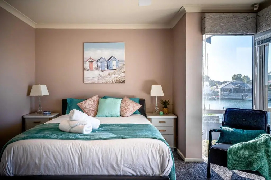 Mandurah Canal Beach House- 5 Mins Beach, Golf Course, City Centre, Parks
