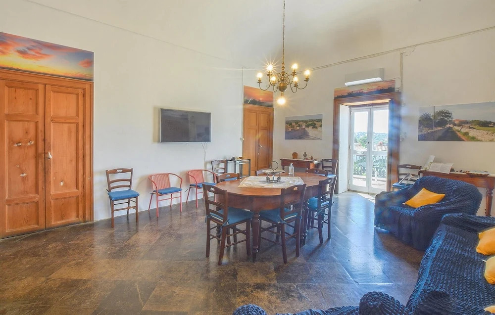 Awesome Home In Ragusa