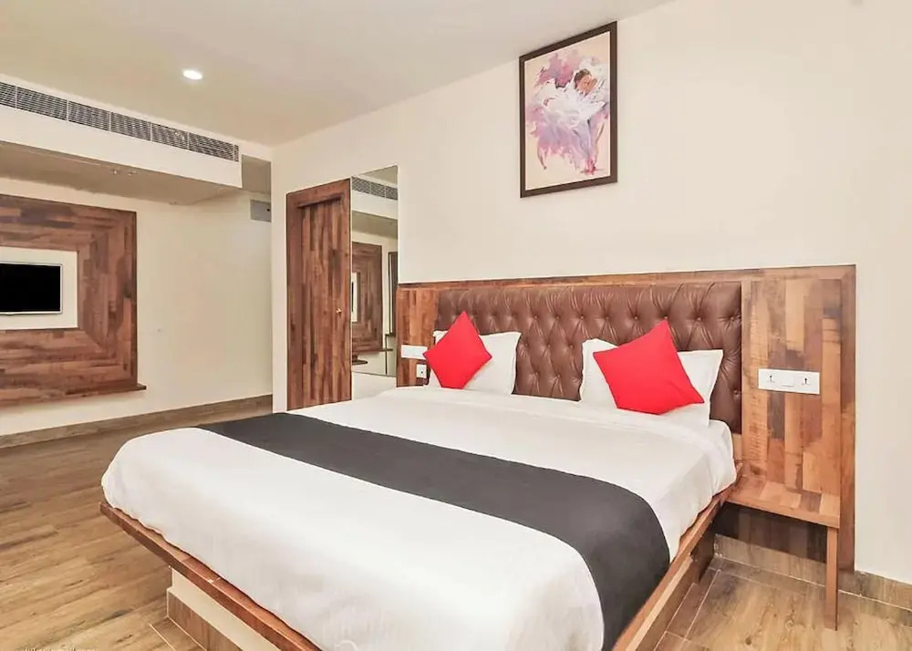 Sri Surabhi Luxurious Rooms